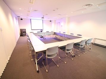 名古屋会議室 栄ガスビル店 クイーンルーム（応用形）の室内の写真