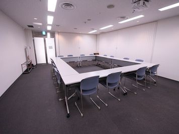 名古屋会議室 栄ガスビル店 クイーンルーム（応用形）の室内の写真