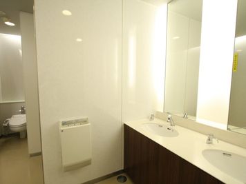 名古屋会議室 栄ガスビル店 クイーンルーム（応用形）の設備の写真