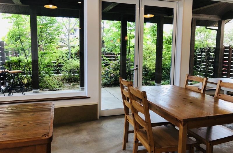 広くて可愛いカフェをまるごとレンタル - レンタルスペース樹　アイリス館