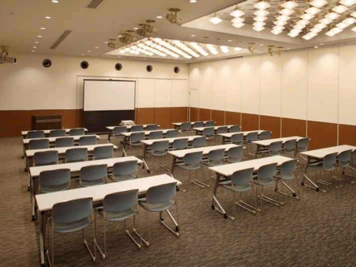 名古屋会議室 栄ガスビル店 栄ガスホール半面B（基本形）の室内の写真