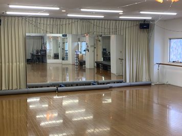 北崎水産ビルダンススタジオ レンタルダンススタジオの室内の写真