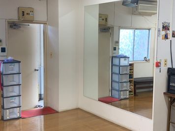 北崎水産ビルダンススタジオ レンタルダンススタジオの室内の写真