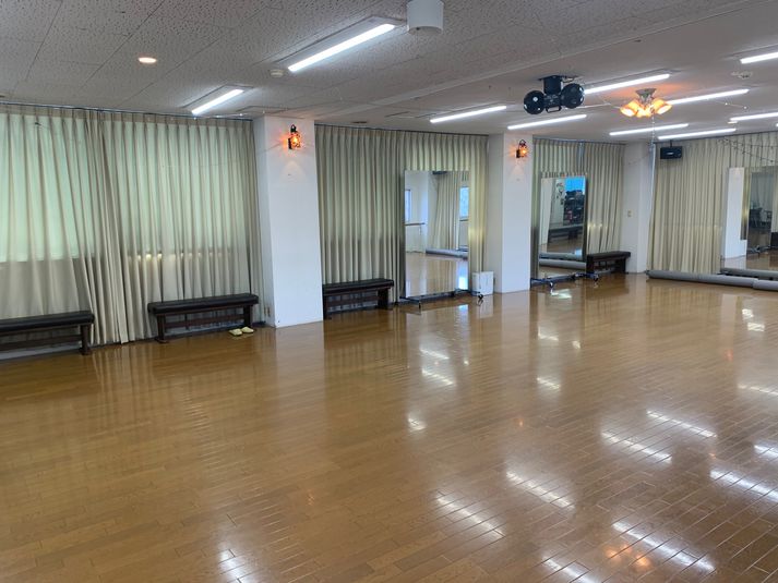 北崎水産ビルダンススタジオ レンタルダンススタジオの室内の写真