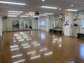 北崎水産ビルダンススタジオ レンタルダンススタジオの室内の写真
