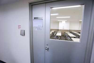 名古屋会議室 名古屋駅前店 第2会議室（セルフ設営＆9hパック備品付）の入口の写真
