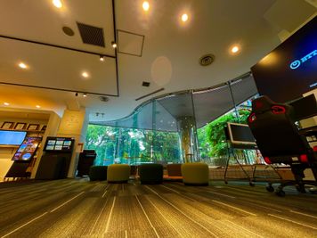 ガラス張りで景観抜群 - 「NTT東日本　光HOUSE YOKOHAMA」 撮影スタジオ、セミナー室、会議室などマルチスペース対応！の室内の写真