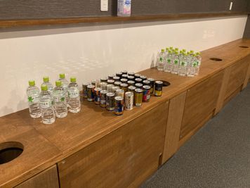 フリードリンク - Incubation LABO レンタルスタジオの室内の写真