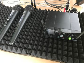 オプションでワイヤレスマイク2本ステレオアンプセットご準備できます。 - おおきにスタジオ 稽古・ダンス・歌・楽器演奏多目的利用可能スペースの設備の写真