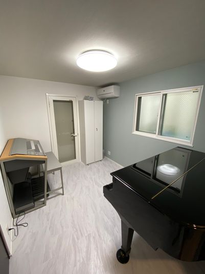 グランドピアノ・エレクトーンのあるレンタルスタジオ - ピアノスタジオ　ザルツ国領