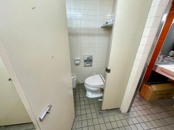 【女性トイレ（個室×2）】 - テレワークブース渋谷宇田川町 ブース02の設備の写真