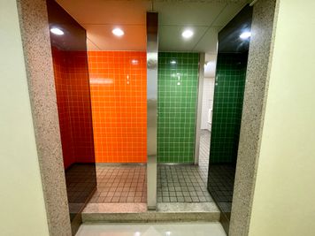 【お手洗いは同フロア内に男女別で1ヵ所ございます】 - テレワークブース渋谷宇田川町 ブース20の設備の写真