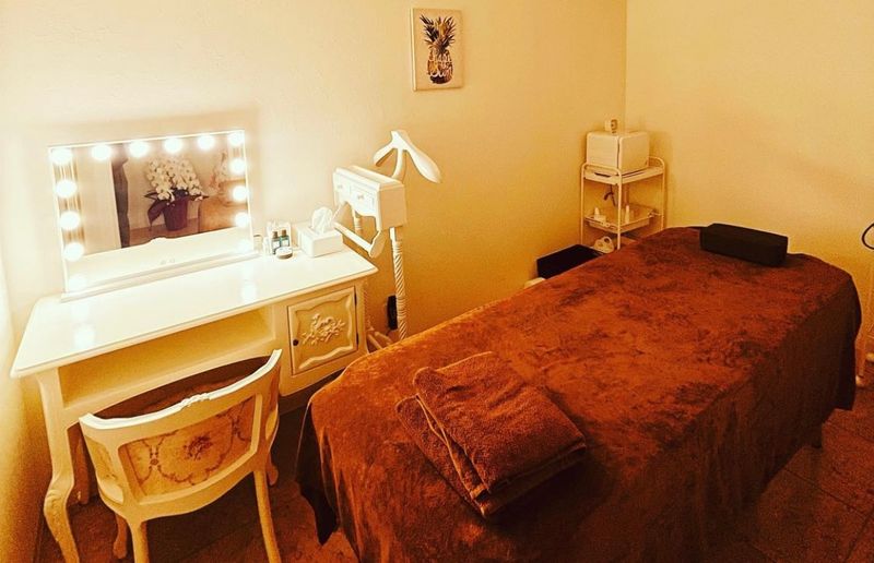 ベット、タオルウォーマー付きサロン - なるみtotal beauty salon