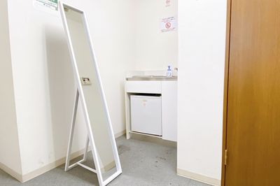 姿見鏡（全室共用） - Colormell（カラメル）池袋西口店 A室 - イエロー［〜11名］の設備の写真