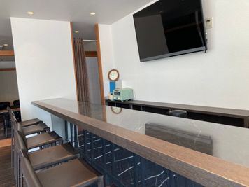 カウンター席B - IKOMAI DESK (Coworking Space) ワークスペースAの室内の写真