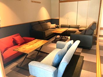 ソファ席 - IKOMAI DESK (Coworking Space) ワークスペースAの室内の写真