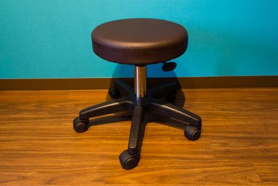 施術用のスツールございます。 - レンタルサロン&ヒーリング・クロエ横浜駅前の設備の写真