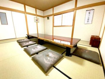 いつもと雰囲気を変えた会議はいかがですか - 名古屋会議室 日蓮宗 太閤山 常泉寺 奥の間の室内の写真
