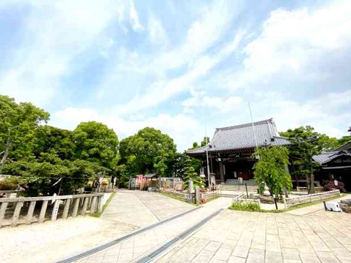 自然豊かな境内 - 名古屋会議室 日蓮宗 太閤山 常泉寺 境内+奥の間の室内の写真