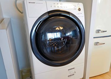洗濯乾燥機あります　レンタルサロン必需品 - つくばレンタルスペース パークサイド二の宮 レイアウト自在！食事会・サロン・会議に！32㎡のレンタルスペースの室内の写真