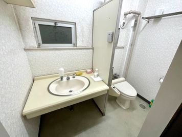 【3階女性トイレ（個室×1）】 - 【閉店】テレワークブース御徒町 ALビル 【閉店】ブース001の設備の写真