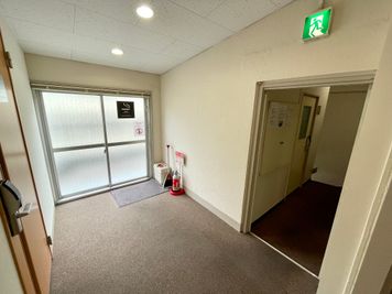 【同ビル内4階バルコニーに喫煙所もございます】 - 【閉店】テレワークブース御徒町 ALビル 【閉店】ブース001の設備の写真