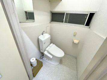 【2階男性トイレ（個室×1）】 - 【閉店】テレワークブース御徒町 ALビル 【閉店】ブース001の設備の写真