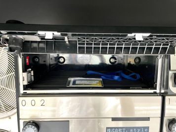 【ご予約したブース番号<001>のポストを探して、予約完了メールに記載している手順でポストを開けて、中からカードキーを取出してください】 - 【閉店】テレワークブース御徒町 ALビル 【閉店】ブース001の外観の写真