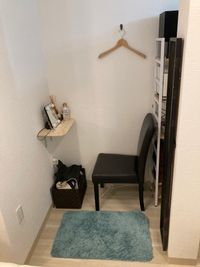 施術後のメイク直しなどにお使いください - 心斎橋セラピースタジオ 心斎橋筋から10ｍの路面店の室内の写真