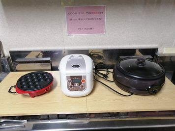 電気鍋　小型炊飯器3.5合炊き　たこやき器 - ペンション　アルヴィラ近江舞子 レンタルスペースの室内の写真