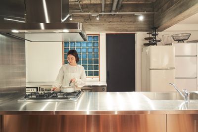 機能的なシステムキッチン - キッチンスタジオ ディッシュ キッチン付きレンタルスペースの室内の写真