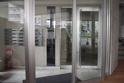 1階入り口 - リラクゼーションサロン　ママリンゴ レンタルリラクゼーションサロン　施術ベッド完備の入口の写真