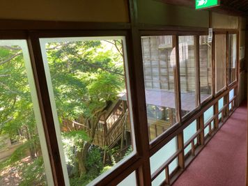 築１００年、湖畔に佇む由緒ある文化財建物の一室です。 - 国登録有形文化財　みんなの八鶴館