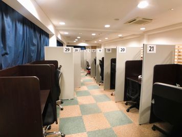 カフェやコワーキングとは違い、自習室は、とても静かな環境です。 - レンタル学習室 千石店 指定席：17番の室内の写真