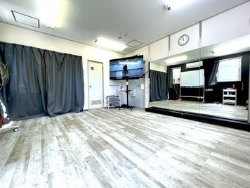動画を見ながらのレッスンも可能です！ - ダンスもできる貸し会議室　バファースペース  行徳駅前 ダンススタジオ　バファースペース 行徳駅前の室内の写真