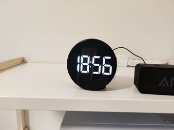時計 - レンタル・コワーキングスペース【ベース大曽根】 お手頃価格のレンタルサロンの室内の写真