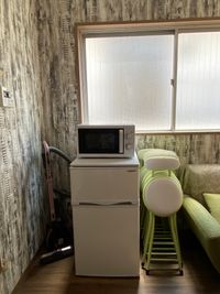 冷蔵庫と電子レンジ - BBQ北梅田 都会のオアシス 貸切BBQ・パーティースペースの室内の写真