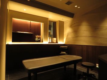 年中無休《和のテイストで高級感のある個室サロン》ストレッチ、もみほぐし、エステ等に！当日予約、24時間利用、シャワー室無料！ - ナリジム/ナリサロン/ナリスタジオ