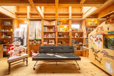 Miraie レンタル撮影、海外風ポップのようなハウススタジオ アイランドキッチン付きハウススタジオの室内の写真