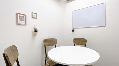 Colormell（カラメル）横浜西口店 E室の室内の写真