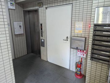 レンタルスタジオ西荻リノ 【防音】レンタルスタジオ西荻リノの入口の写真