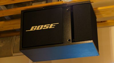 BOSE製天井スピーカー２台 - フェニックスラウンジ 多目的スペースの設備の写真