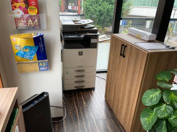 複合機・ラミネーター - IKOMAI DESK (Coworking Space) ワークスペースAの設備の写真