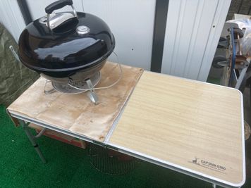 WeberのBBQコンロとcaptain stagの作業テーブルは無料でついています。 - BBQ & Smoke Dining CHARCOAL 本格コンロ付きBBQ青空テラススペースの室内の写真