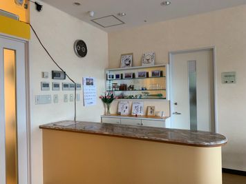 エントランス - シェアスペース&コワーキング岡町 テレワークルームの室内の写真