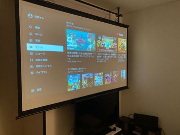 90インチスクリーンにAndroid搭載プロジェクターを完備しています。
ほぼプライベート映画館です。 - 自由空間 ハマルム 会議・デート・教室・女子会・ママ会・撮影の室内の写真