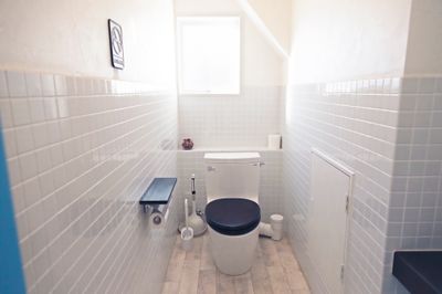 トイレも明るく清潔にしております。 - Wonder Hutte｜家族やグループで使いやすい撮影スタジオ 📸清潔で明るくどなたにも安心して使っていただける撮影空間ですの室内の写真