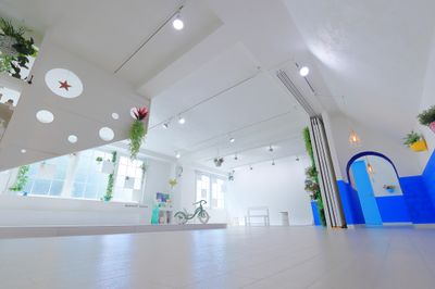 🌿一般的な撮影スタジオより広い80㎡超の開放的空間｜家族やグループでも周囲を気にせずのびのび撮影できる無人のフォトスタジオ - Wonder Hutte｜家族やグループで使いやすい撮影スタジオ