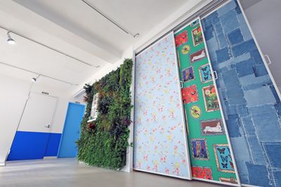 ３種類の輸入壁紙を利用したスライドウォールをご用意しています。 - Wonder Hutte｜家族やグループで使いやすい撮影スタジオ 📸清潔で明るくどなたにも安心して使っていただける撮影空間ですの室内の写真