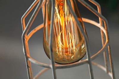 温かみのあるエジソン電球を利用した小物で撮影を工夫してください。 - Wonder Hutte｜家族やグループで使いやすい撮影スタジオ 📸清潔で明るくどなたにも安心して使っていただける撮影空間ですの室内の写真